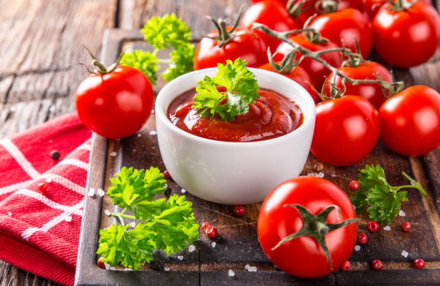 tomato sauce vs. tomato, which is more nutritious: cooked vegetable or raw vegetable?